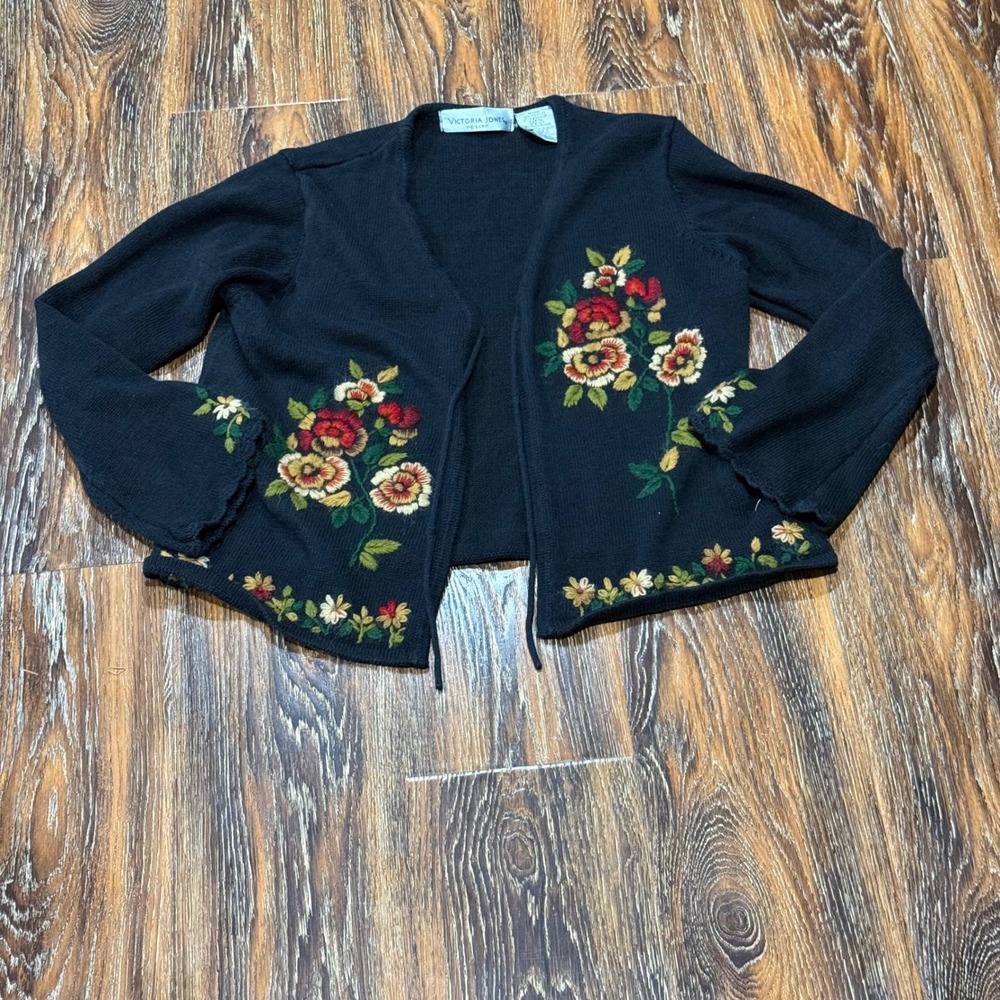 VTG Victoria Jones PM Cardigan Women Black Floral Embroidered Open Front Sweater